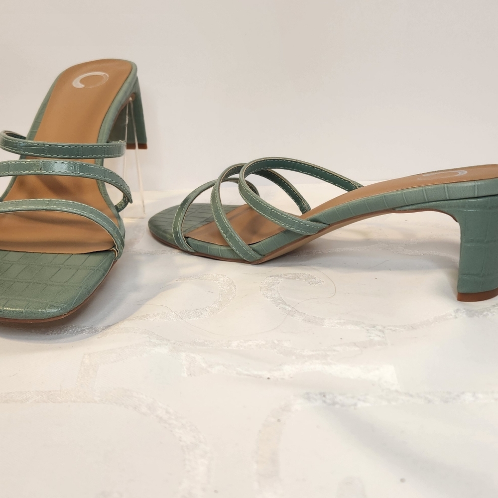 Journee Collection Mint Harriett Strappy Croc Embossed Square Toe Sandal Size 10